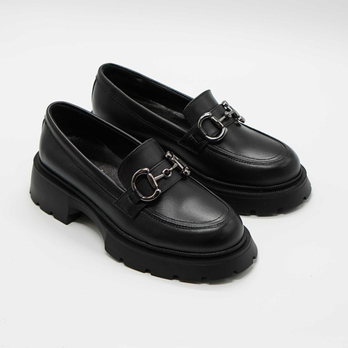 Descoperă Pantofi Dama Eleganți și Comozi pentru Orice Stil
